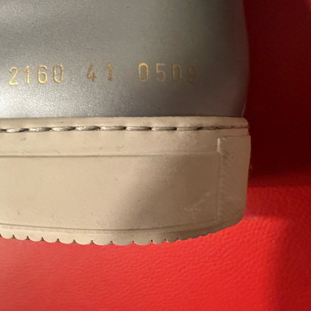 Common Projects Silver Leather Sneakers. Size 41. - Picture 3 of 8